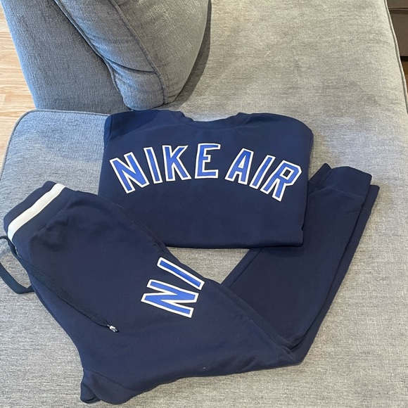 🛑SOLD🛑 Nike sweater, pants set! - Picture 2 of 6